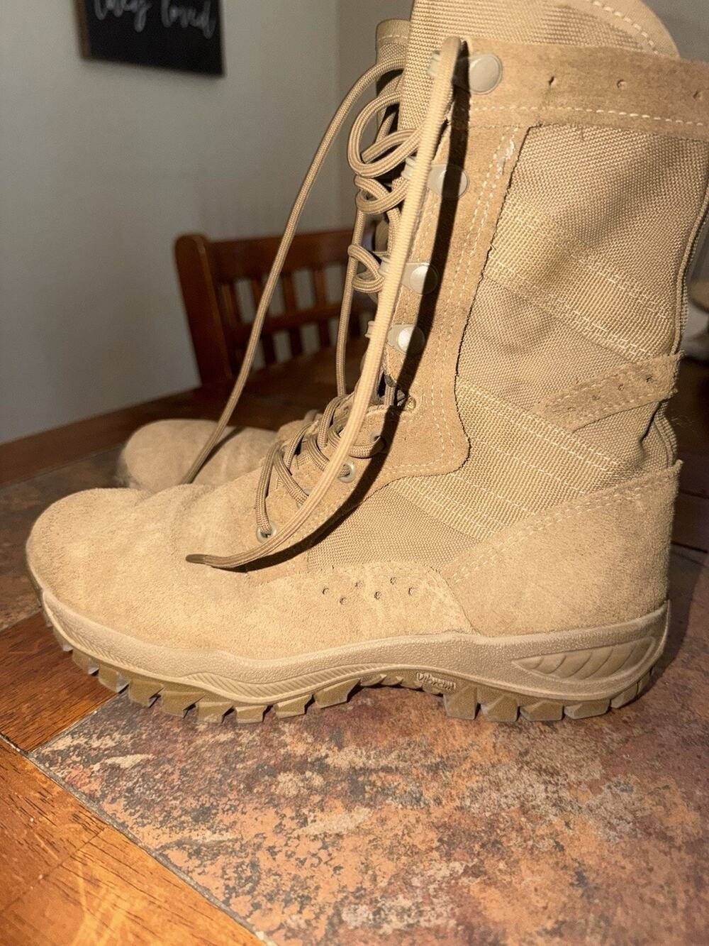 Belleville C320 Combat Tactical Boots Men Size 6.5 R Desert Tan Suede. USA